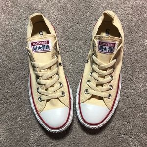 Converse woman’s size 7